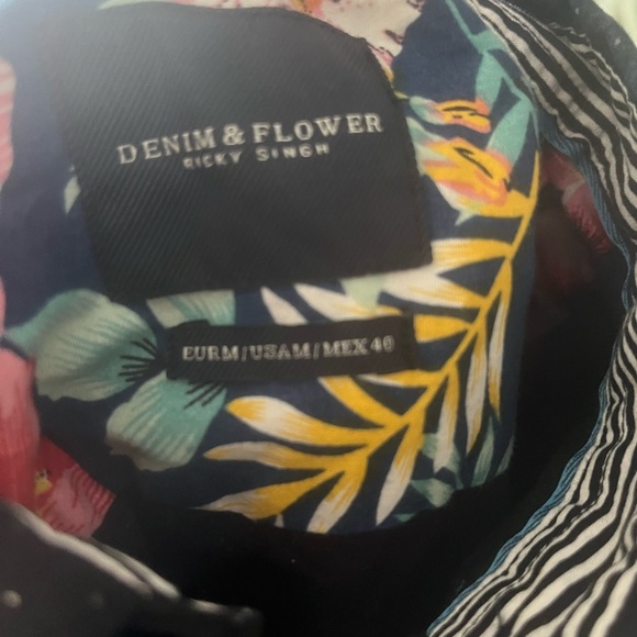 Denim & Flower Blue Casual Button Down Shirt size medium - Picture 10 of 10